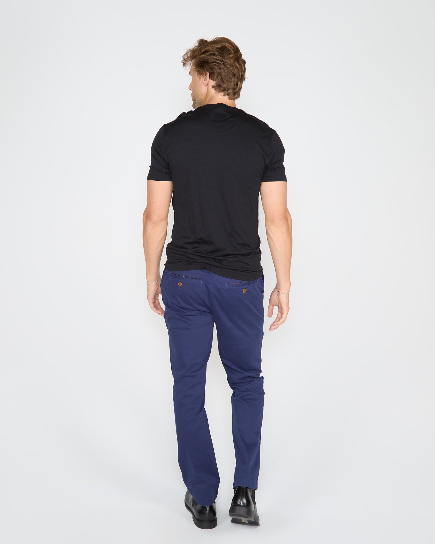 VICTOR V-NECK  MERINO SHIRT IN BLACK