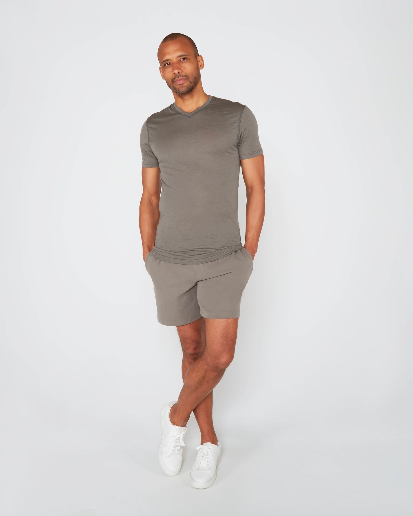 VICTOR MERINO V-HALS T-SHIRT - SALIE