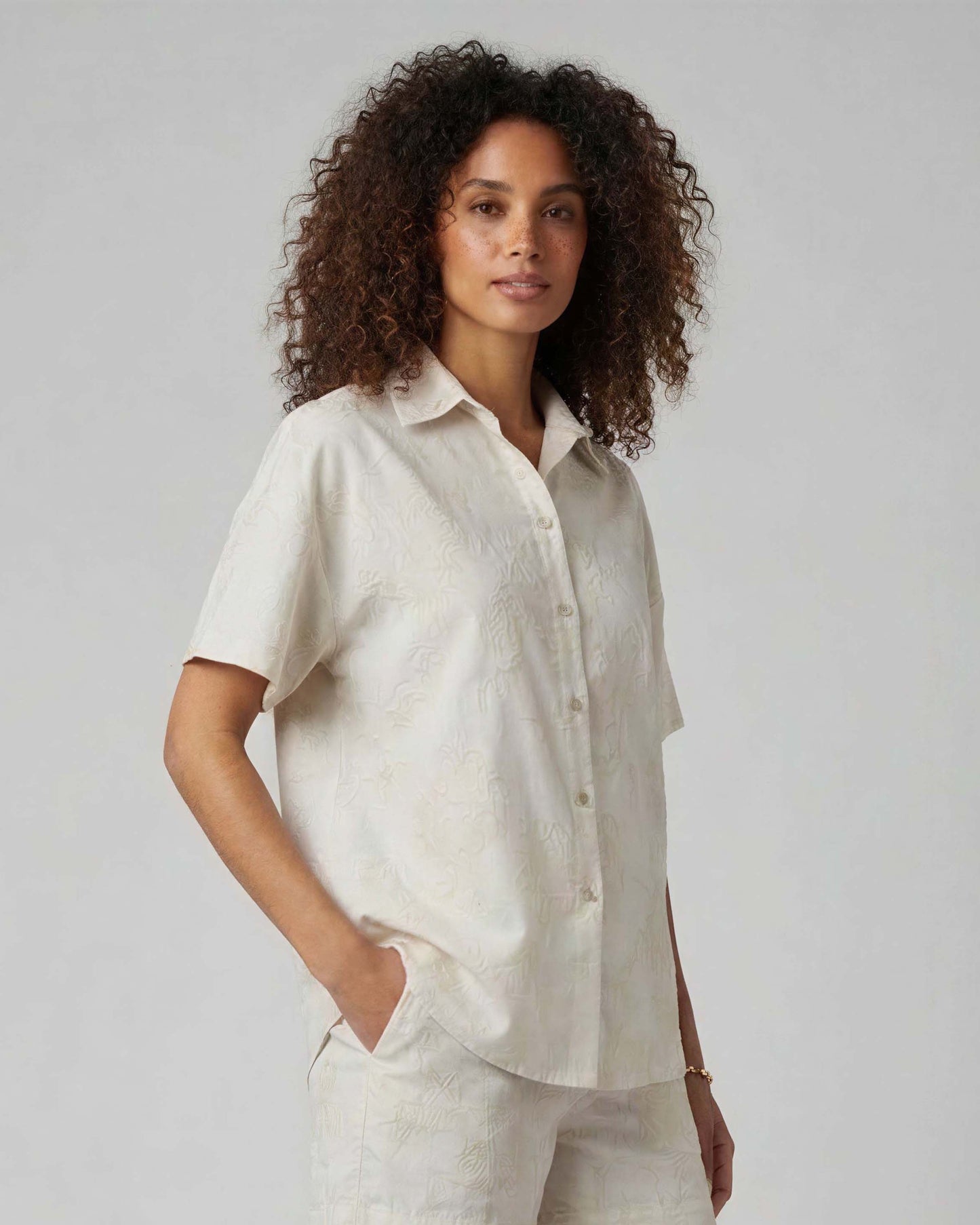 LARA PAISLEY EXPLOSION IVORY WOMENS RELAXED LINEN SHIRT