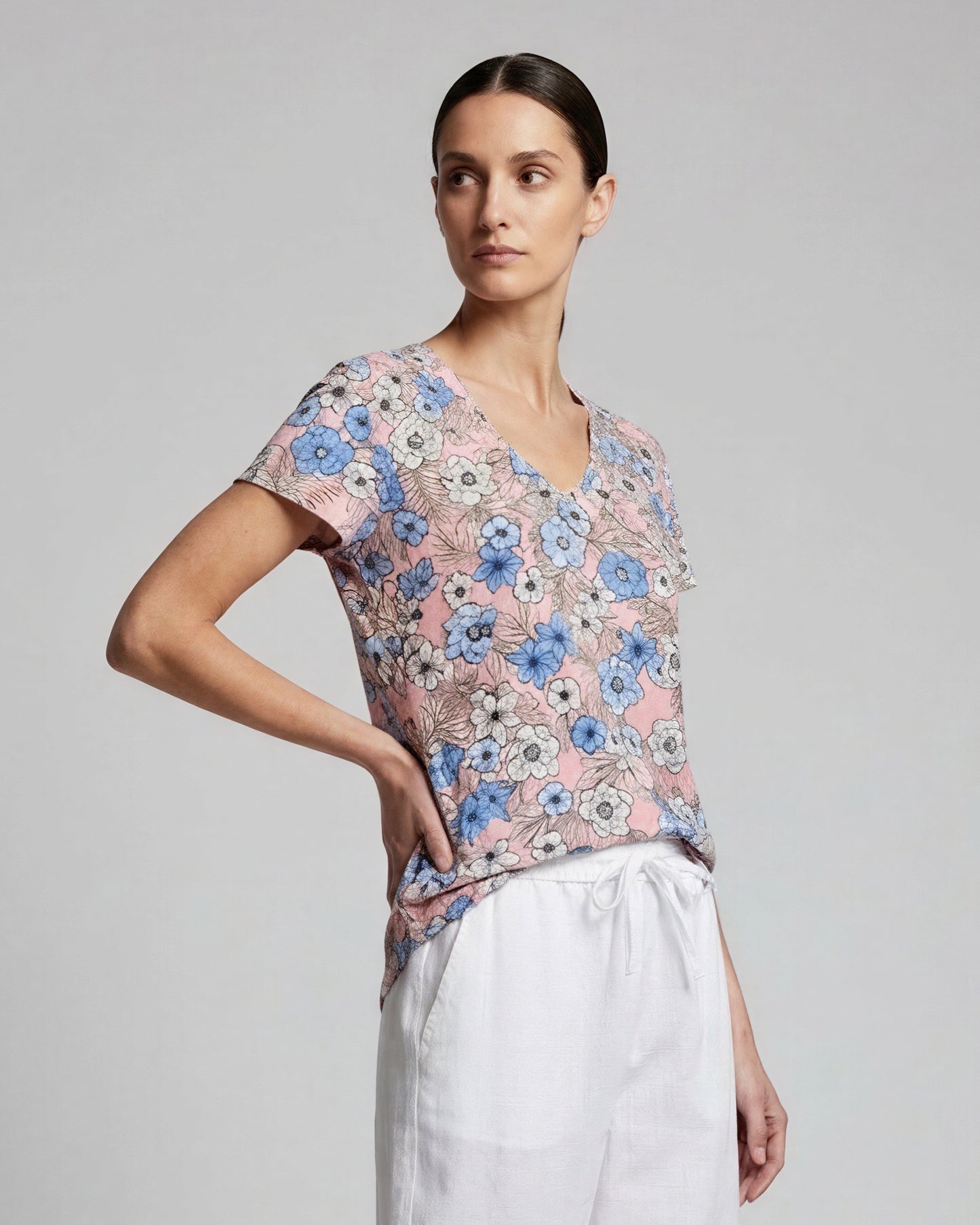 VICTORIA TROPICAL MIX CORAL WOMENS V-NECK PRINTED TOP