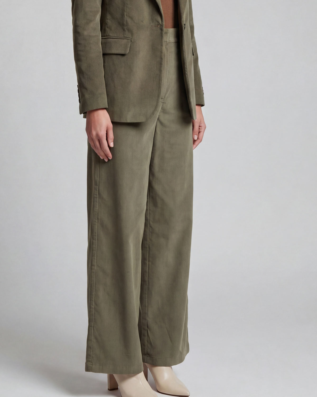POPPY SAGE WOMEN'S VELVET HIGH-RISE PANT