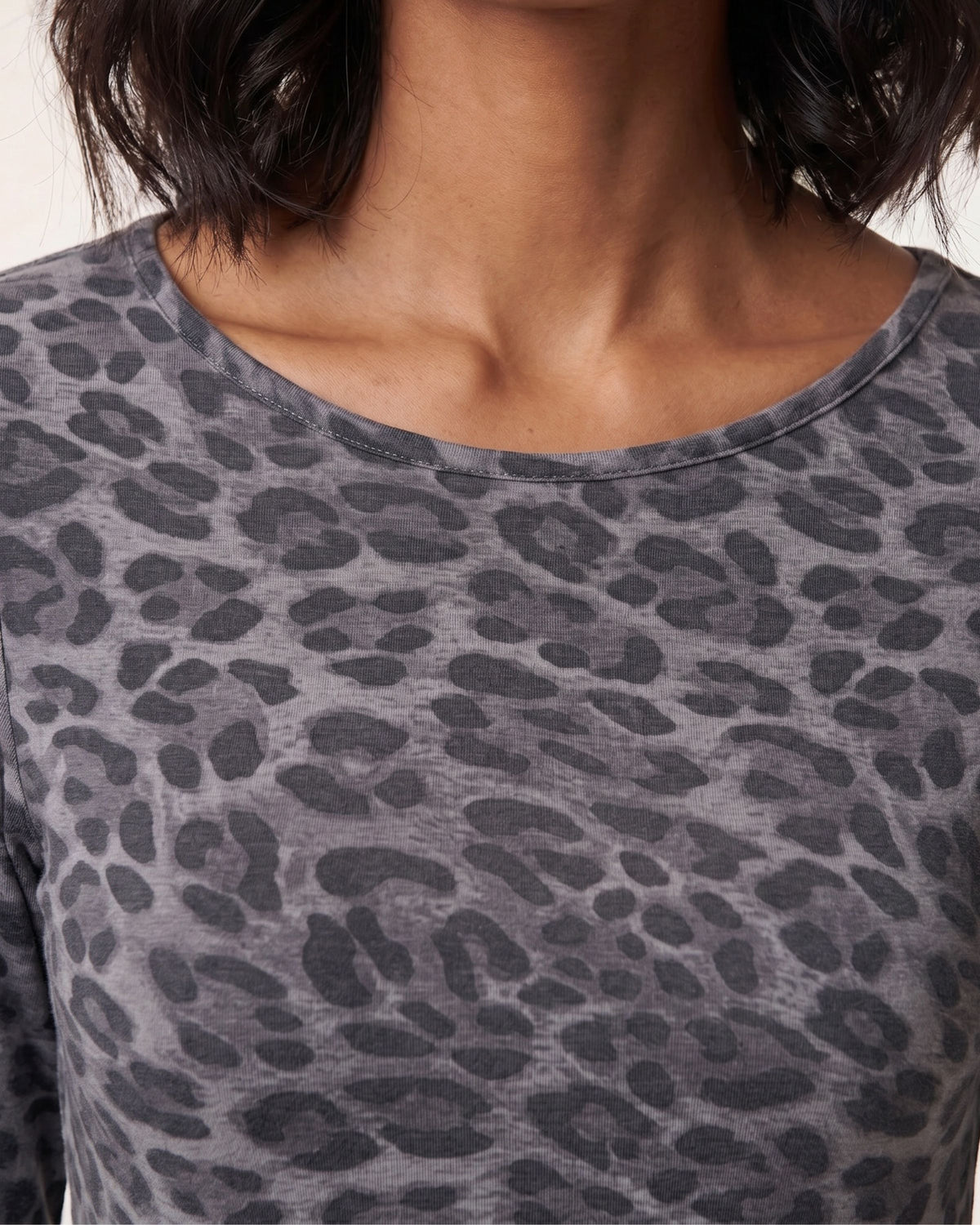 CARLY LEOPARD SMOKE WOMEN'S MERINO LONG-SLEEVE CREW-NECK TOP