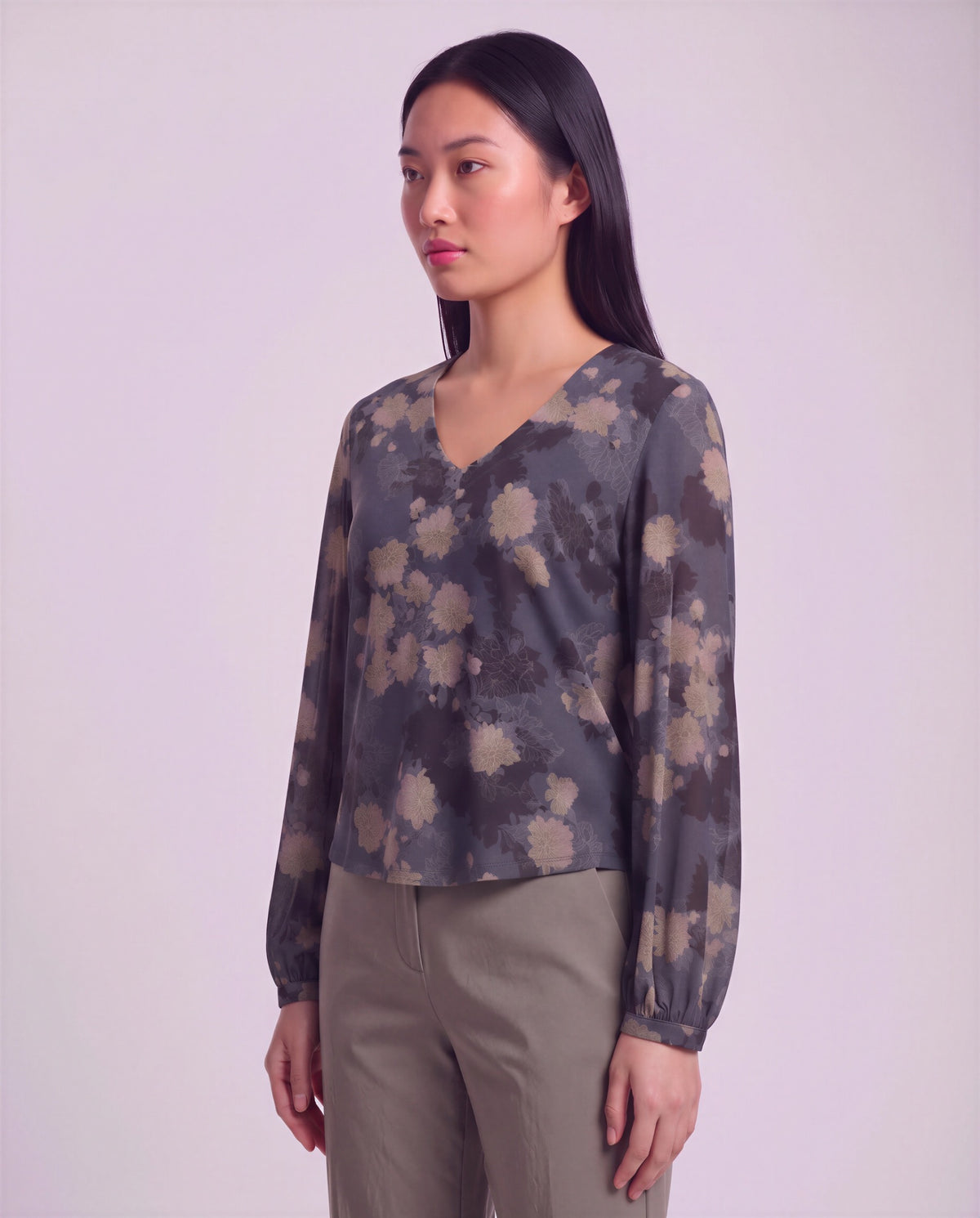 VAL LANS FLORAL BLACK WOMEN'S LYOCELL STRETCH V-NECK TOP